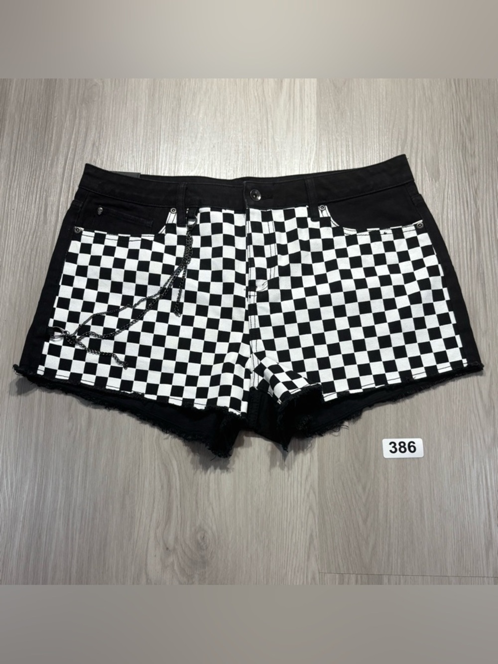 Blackheart Black & Checkered Chain Shorts Size 15
